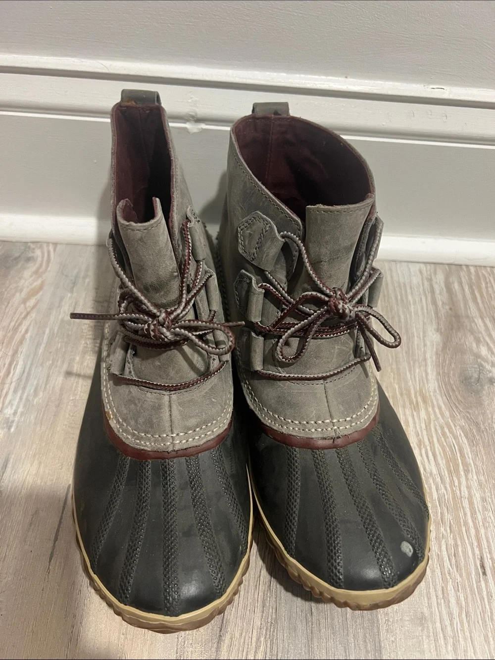 Sorel Gray, Black and Maroon Women's Ankle Duck Boots Size 10.5